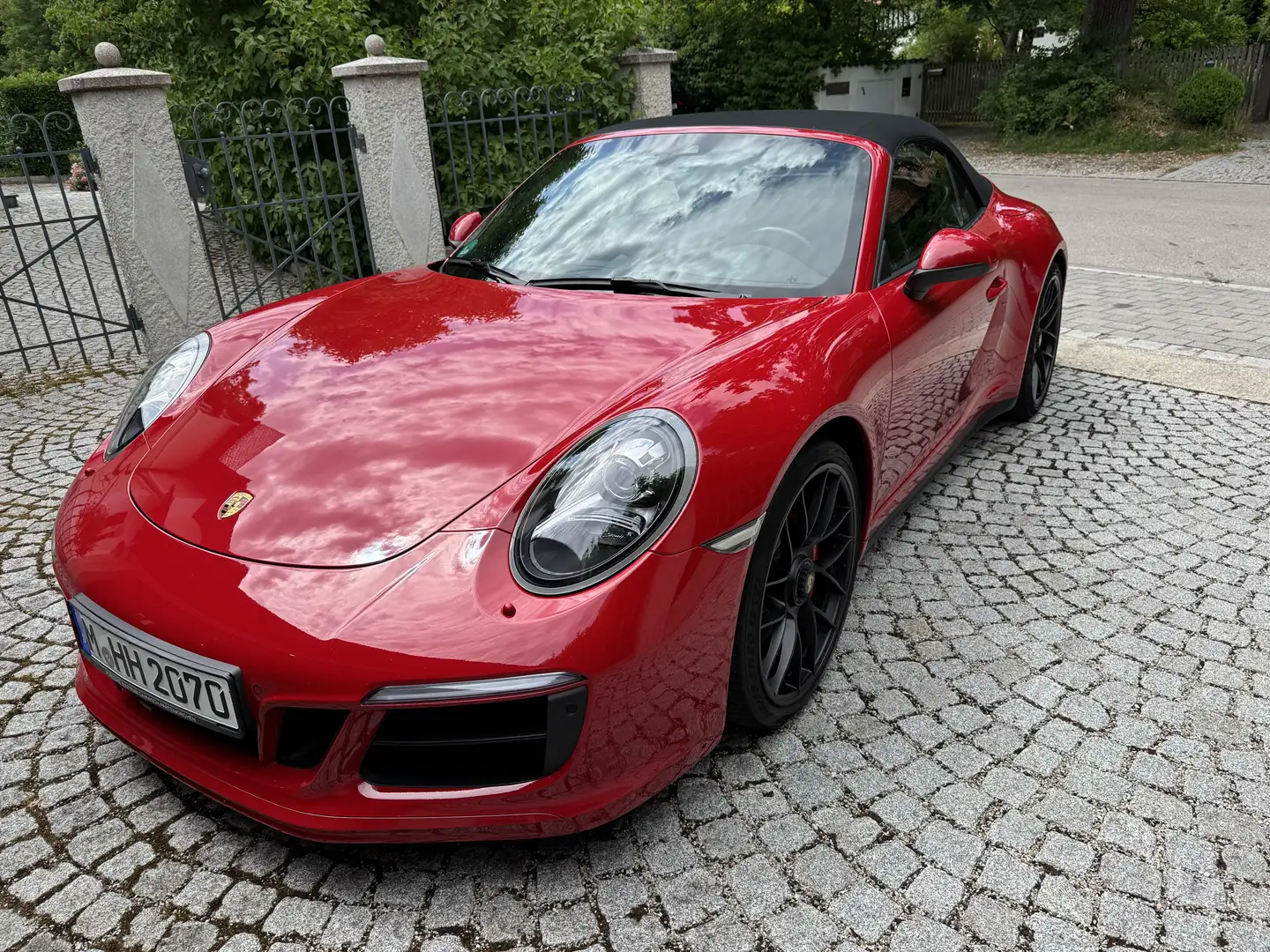 Porsche 991 C 4 GTS Cab.  TOP Zstd,Leder, SzLft Service NEU Rot - 2