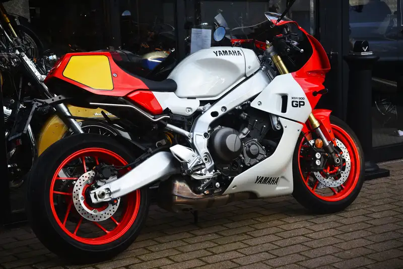 Yamaha XSR 900 - foto 3