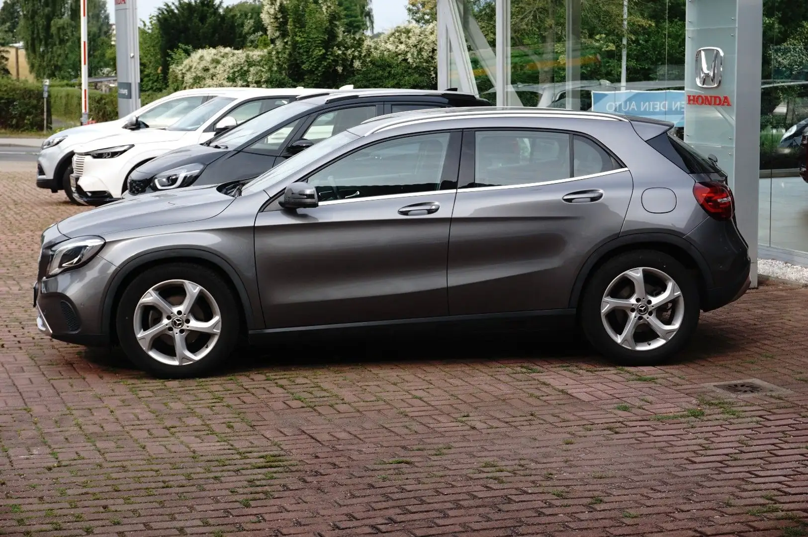 Mercedes-Benz GLA 200 Urban Grey - 2