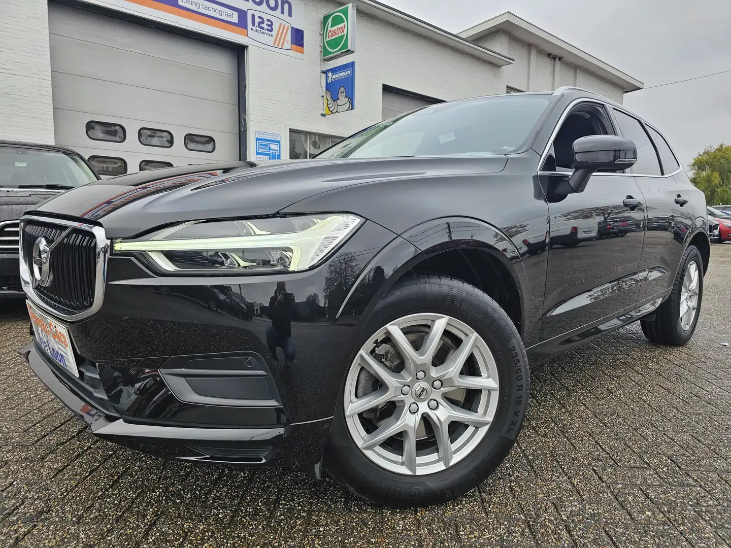 Volvo XC60 Geartronic Momentum,Trekhaak,Lineassist,.. Negro - 1