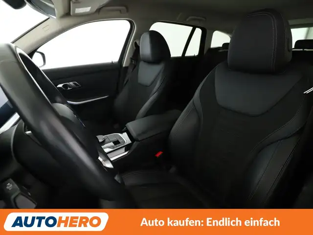 BMW 3 Series view 10