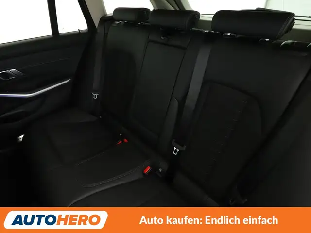 BMW 3 Series view 14