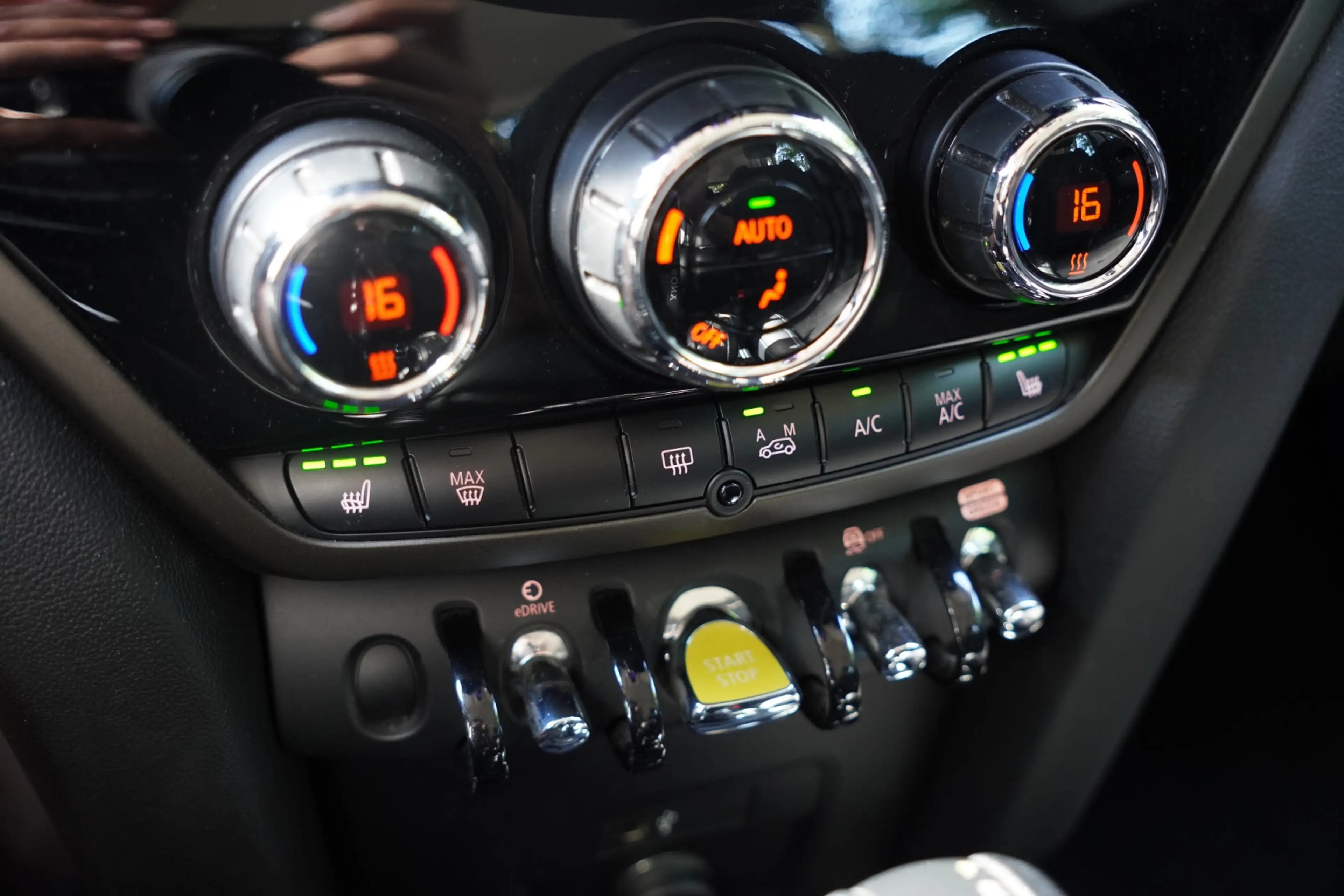 MINI Cooper SE Countryman 1.5 ALL4 Chili / Facelift / Black Pack / Stoelverw — photo 11
