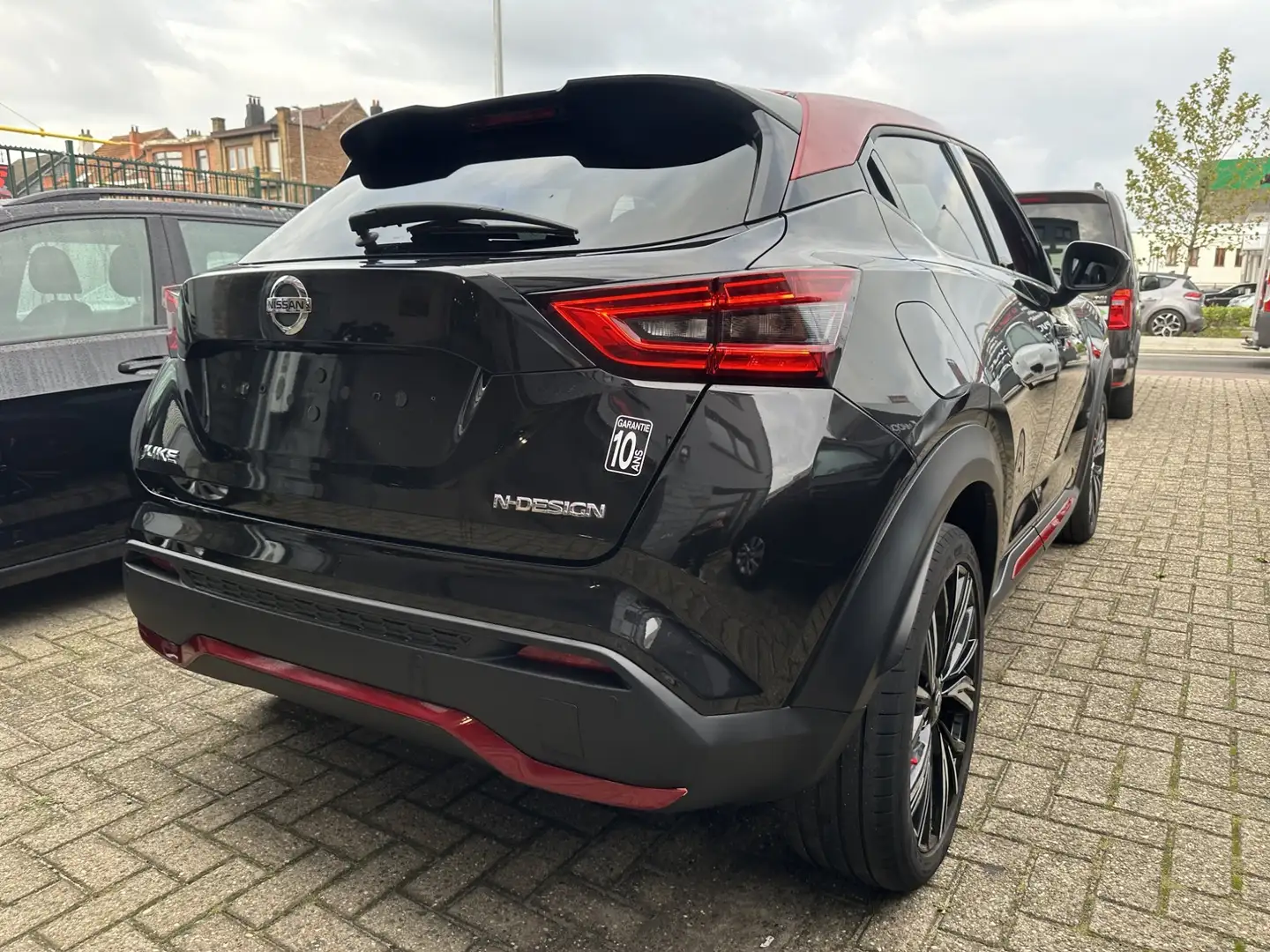 Nissan Juke Juke 1.0 DIG-T N-Design Zwart - 2