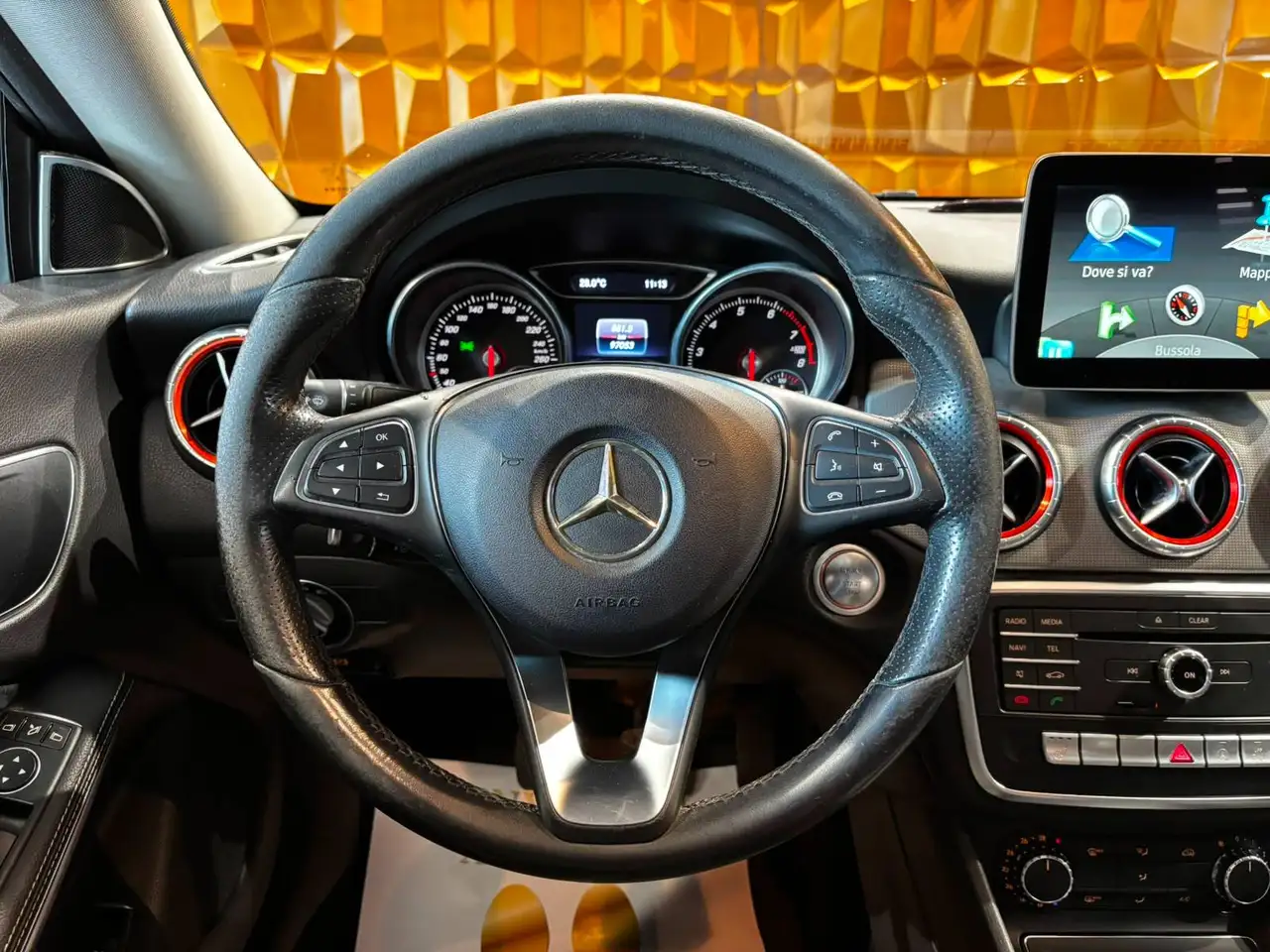 Mercedes-Benz CLA 180 — photo 14 sur 16