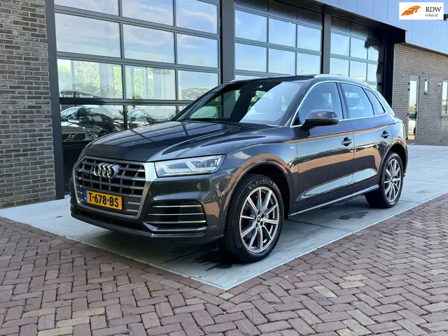 Audi Q5 50 TFSI e quattro S edition | Panoramadak
