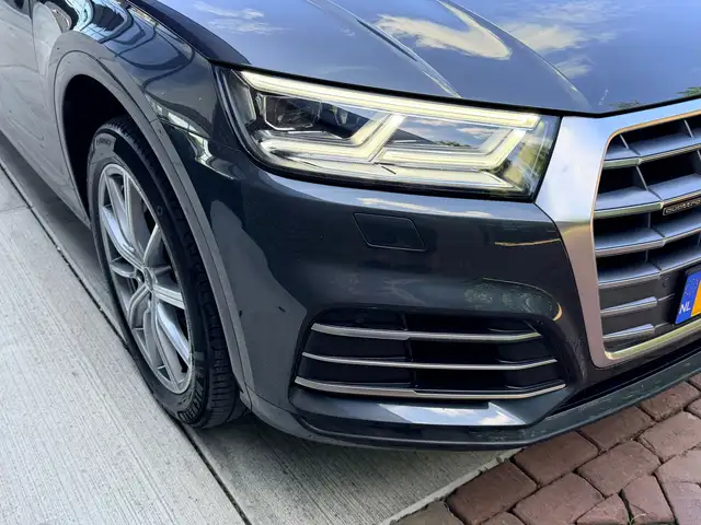 Audi Q5 view 18