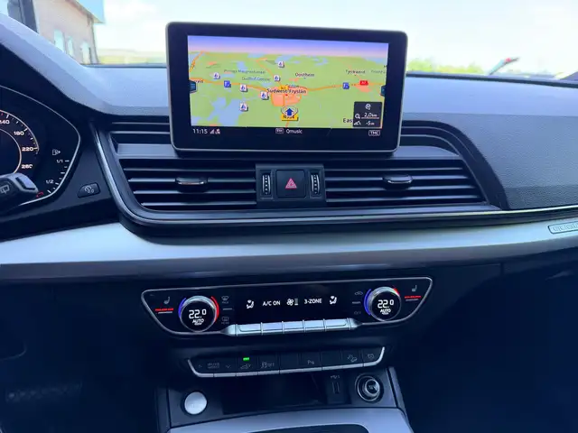 Audi Q5 view 12