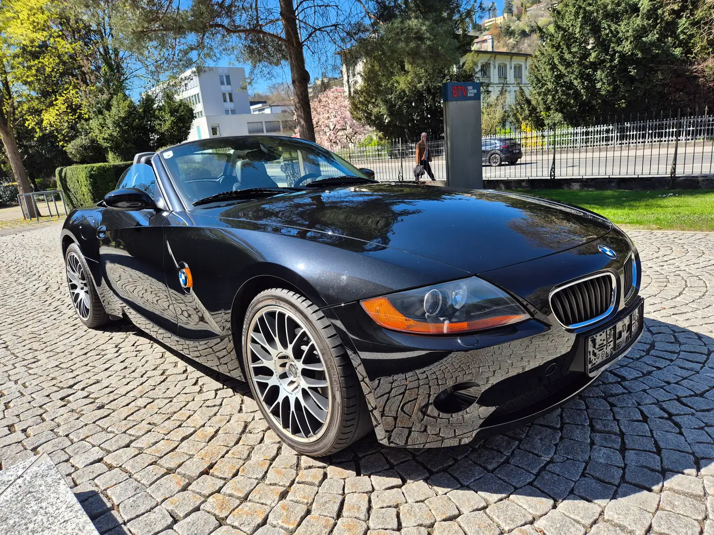 BMW Z4 2.2i Schwarz - 2