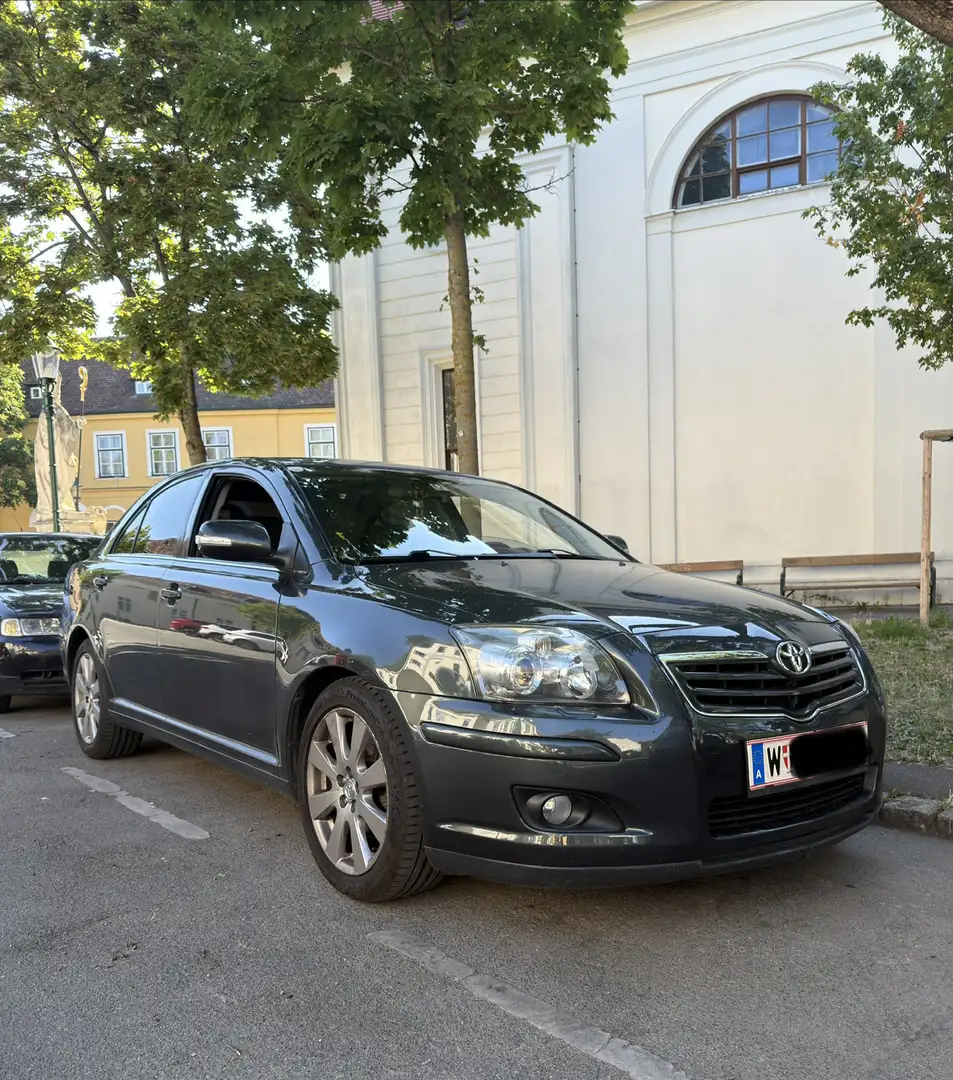 Toyota Avensis Avensis Liftback 2,0 Limousine Grün - 1
