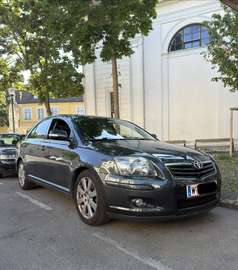 Avensis Liftback 2,0 Limousine
