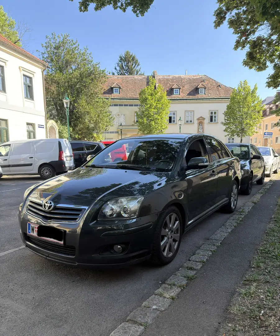 Toyota Avensis Avensis Liftback 2,0 Limousine Grün - 2