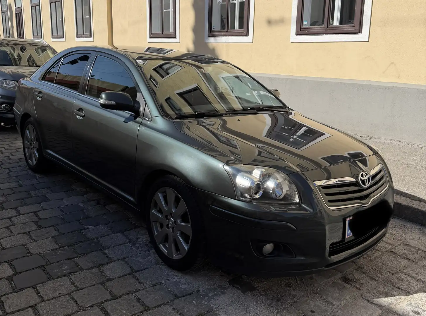 Toyota Avensis Avensis Liftback 2,0 D Limousine Grün - 1