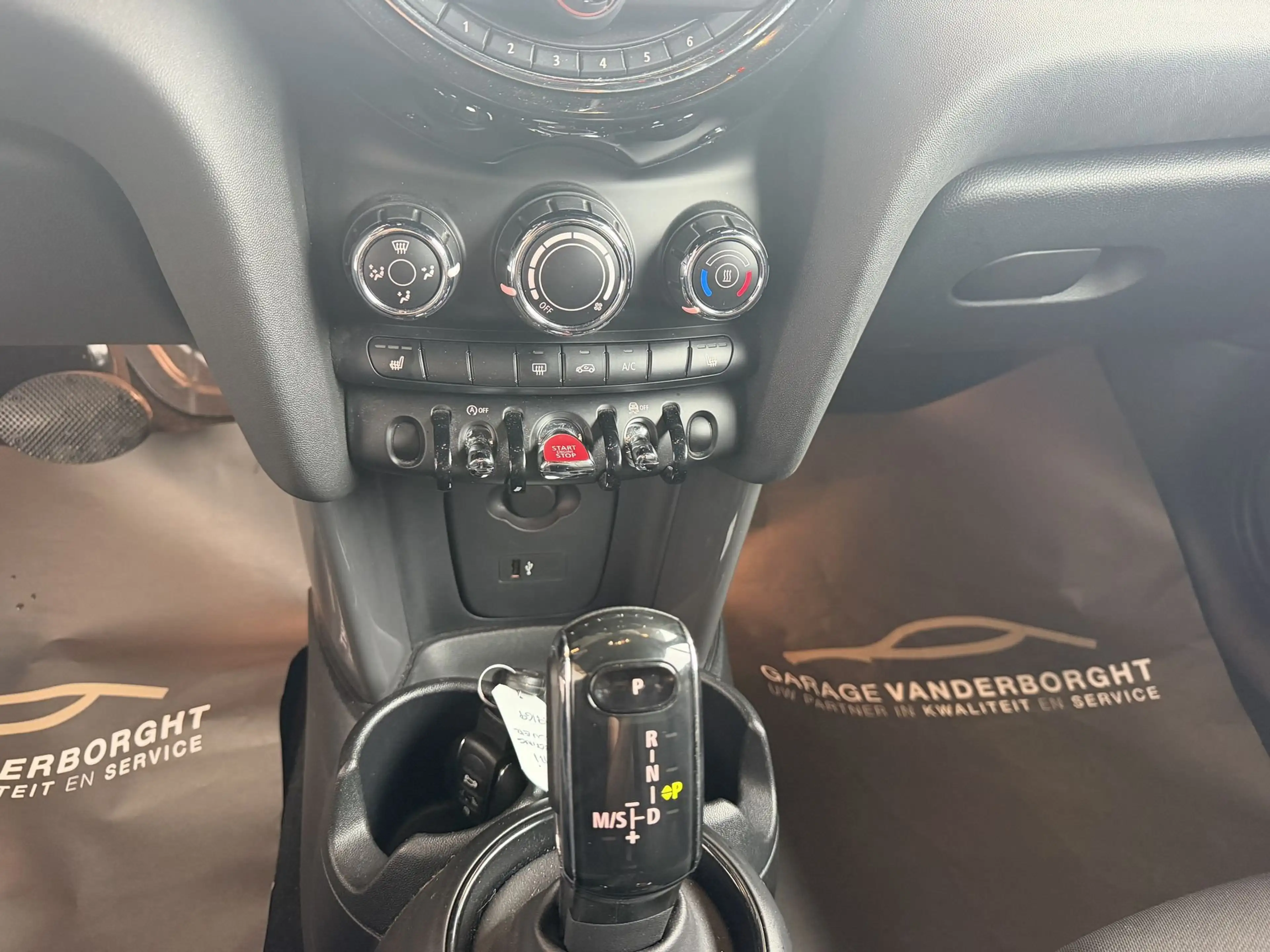 MINI One BENZINE AUTOMAAT SLECHTS 44000KM!!!! — photo 13