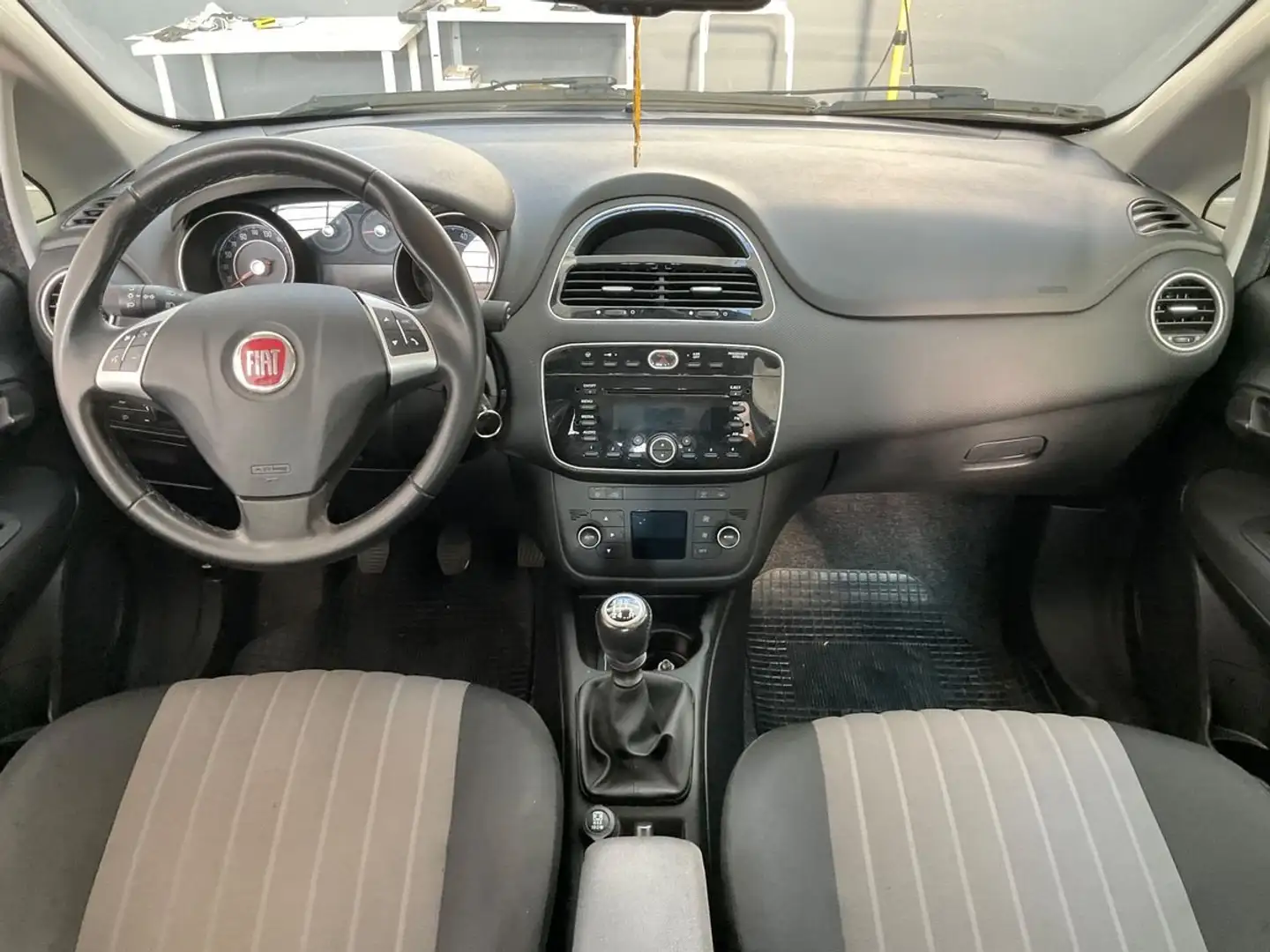 Fiat Punto Punto 5p 1.2 Street GPL Schwarz - 2