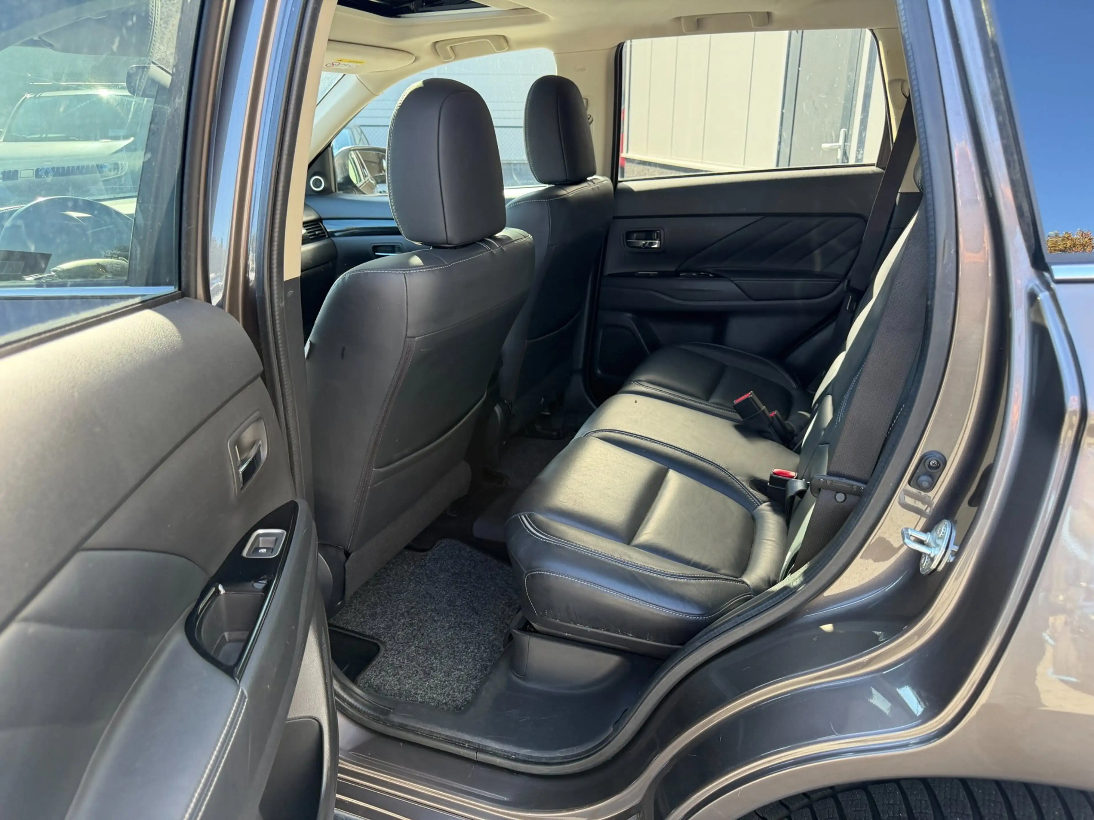 Mitsubishi Outlander 2.0 PHEV instyle+ 1 ste eigenaar en dealer onderho — photo 12