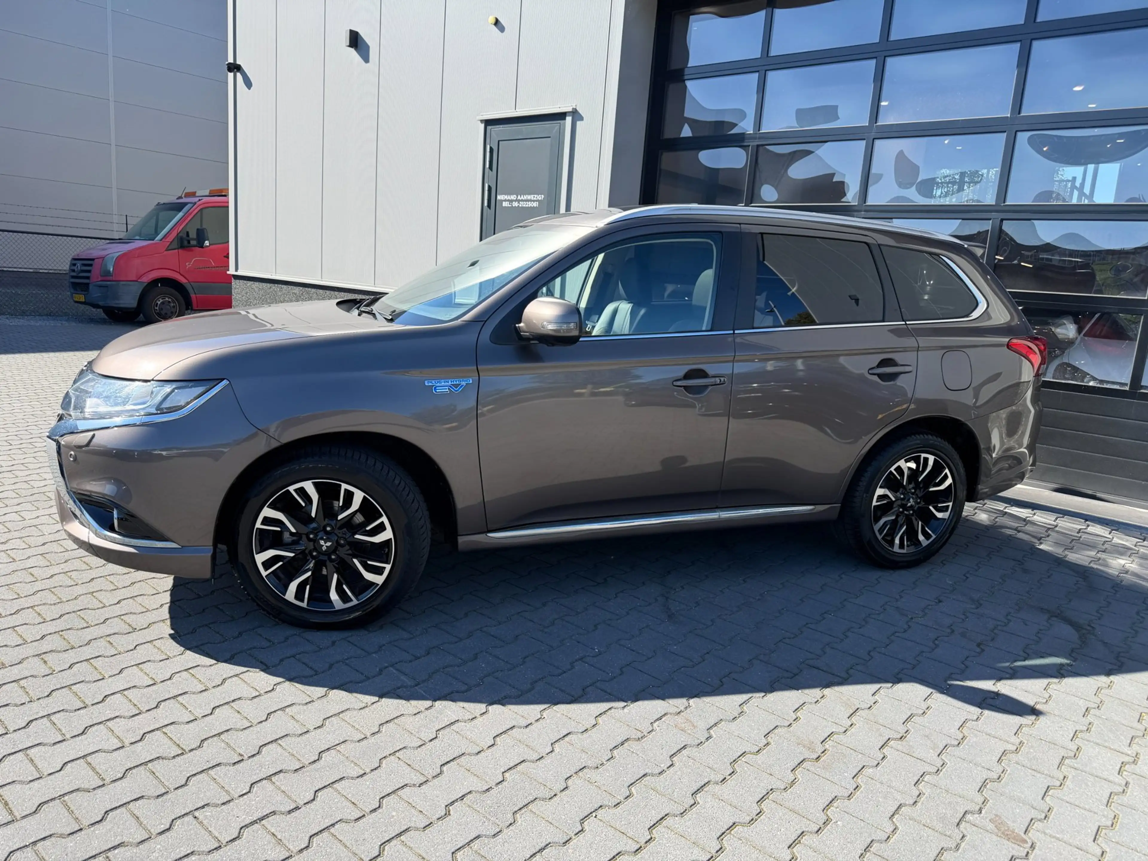 Mitsubishi Outlander 2.0 PHEV instyle+ 1 ste eigenaar en dealer onderho — photo 2