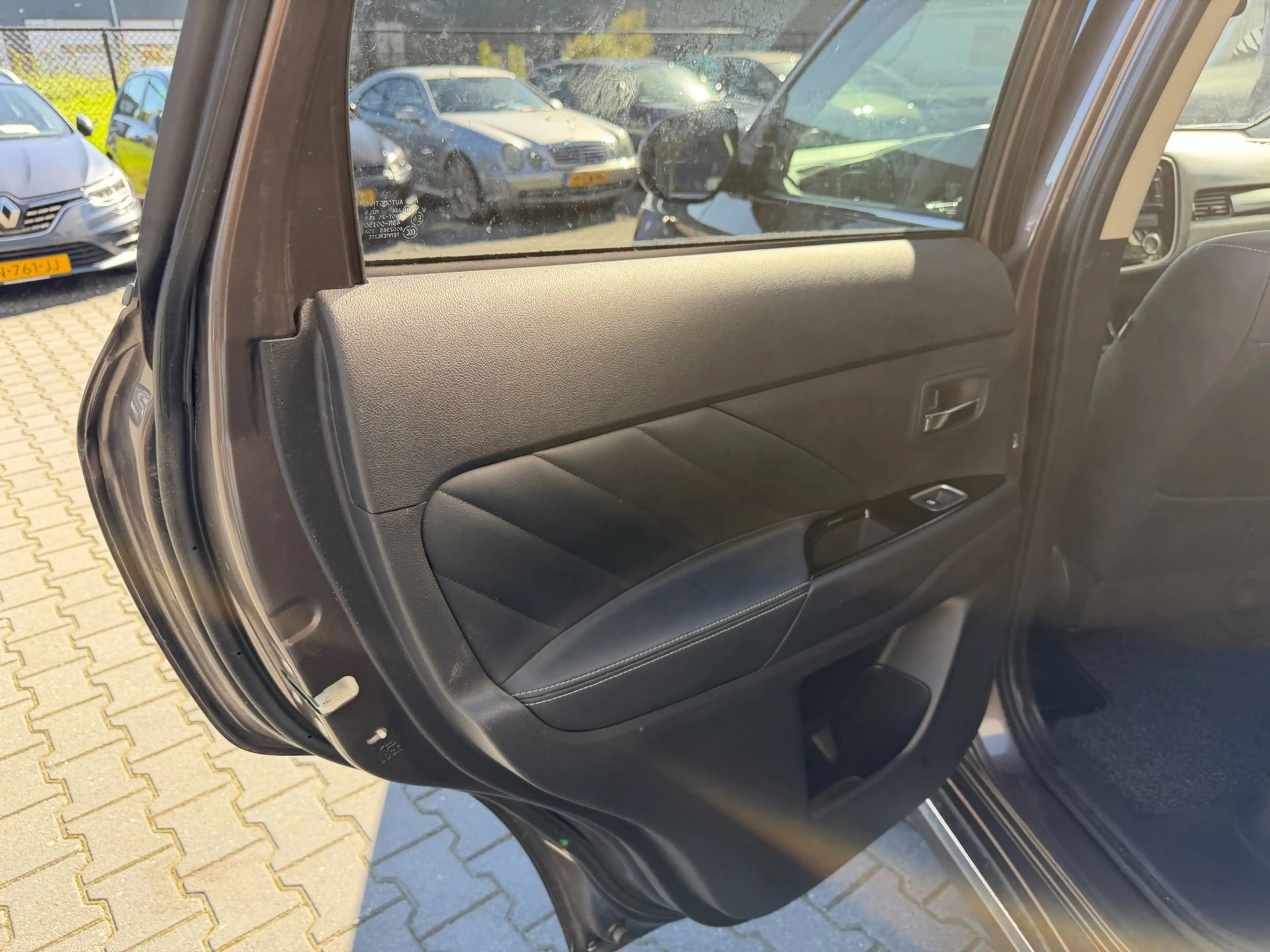 Mitsubishi Outlander 2.0 PHEV instyle+ 1 ste eigenaar en dealer onderho — photo 13