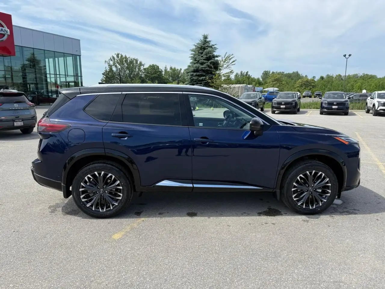 Nissan Rogue снимка Nissan Rogue
