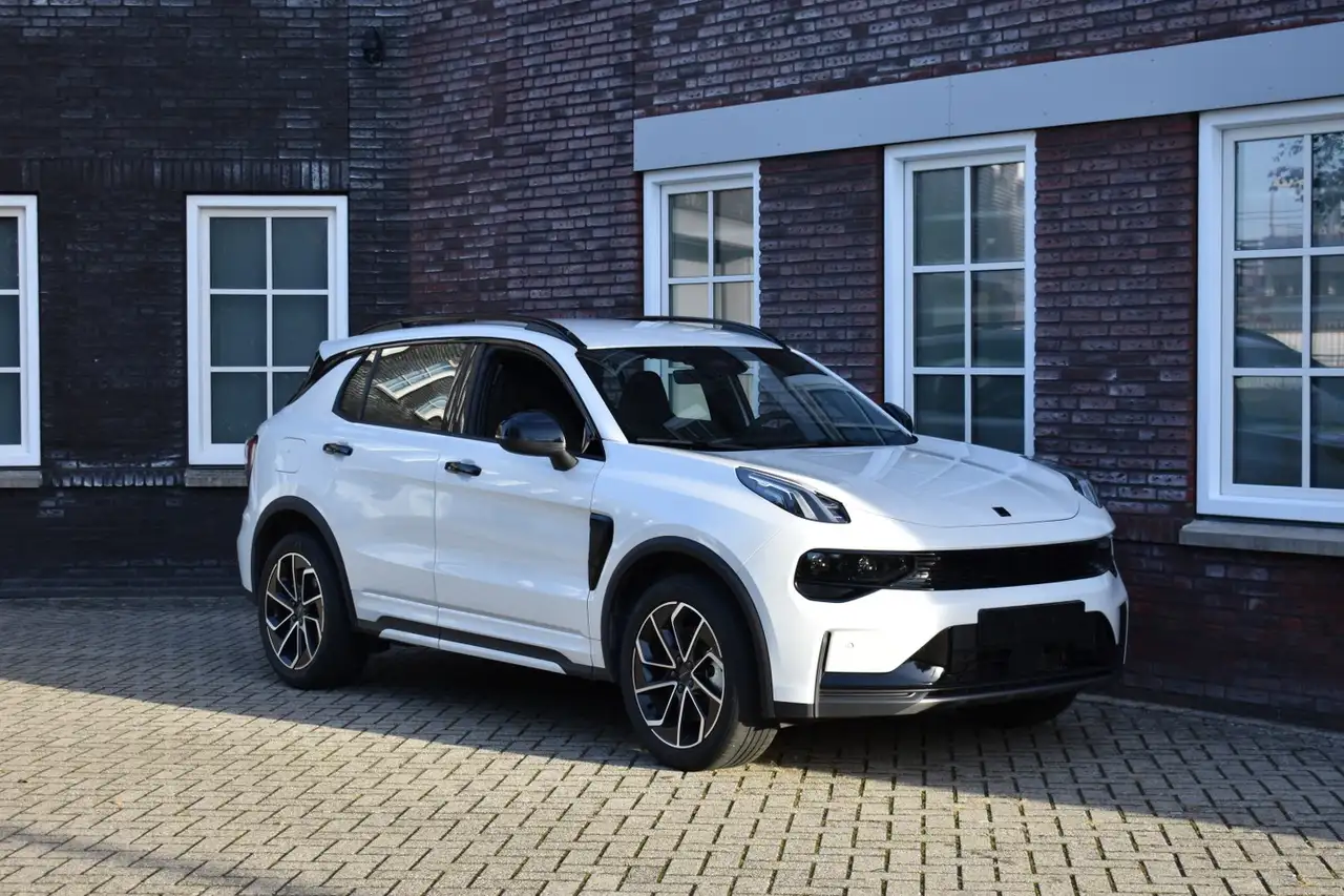 Lynk & Co 01