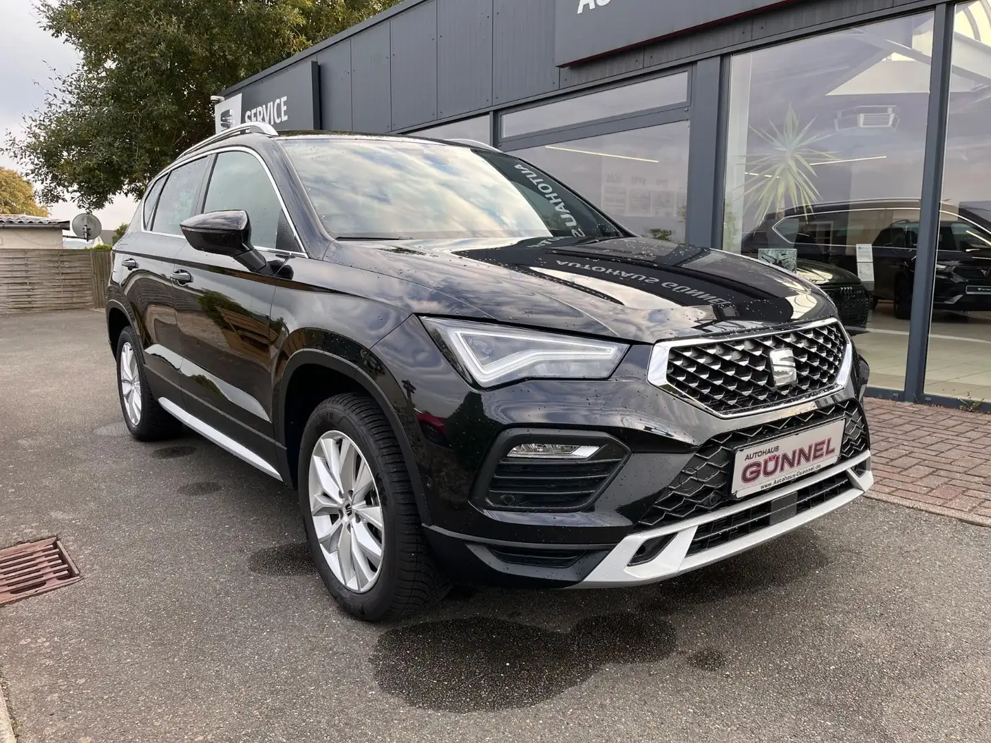 SEAT Ateca Xperience DSG-NAVI-SHZ-GJR Schwarz - 1