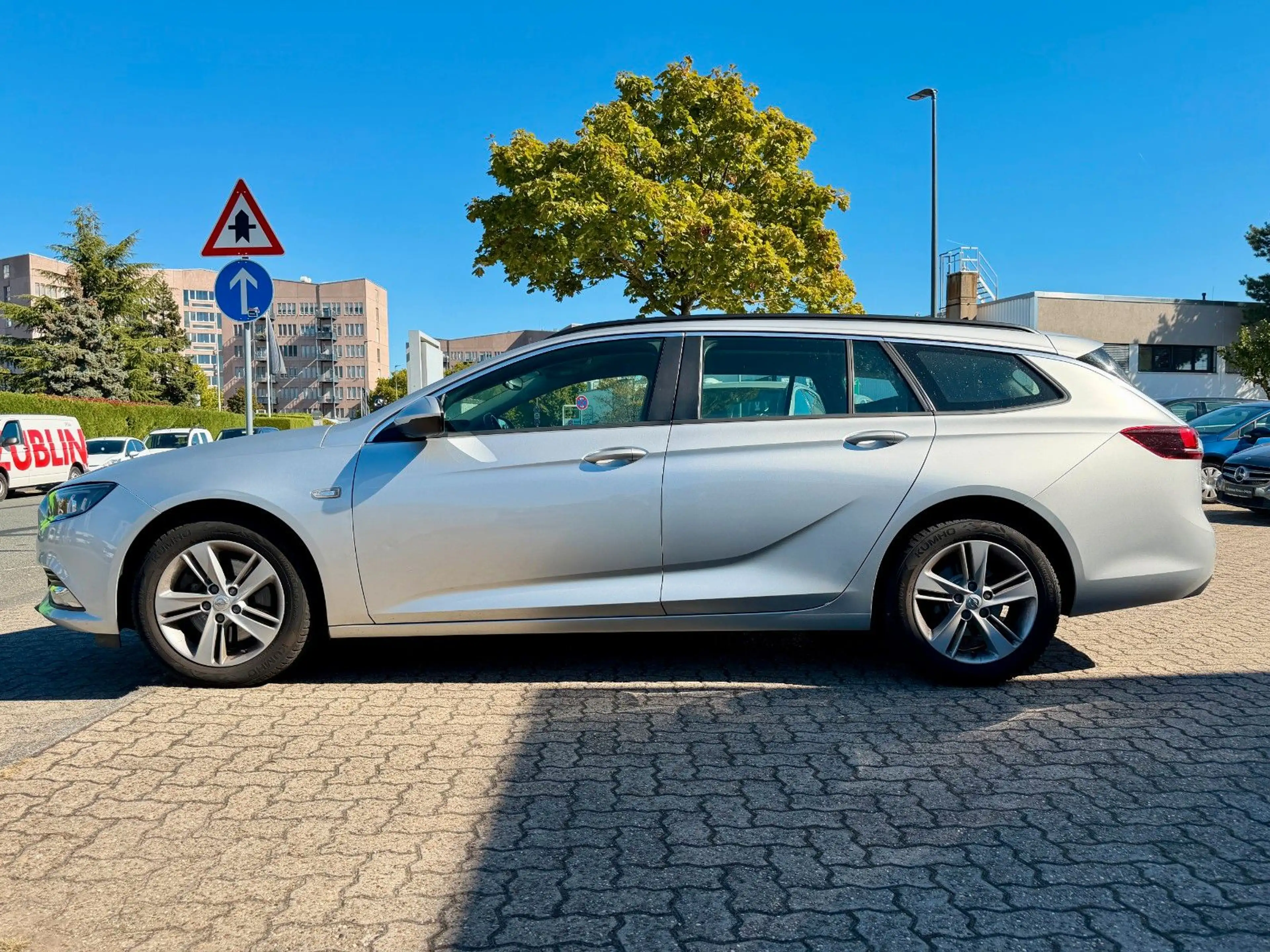 Opel Insignia B SportsTourer*Aut*Nav*Ahk*Led*Shz*Pdc* — photo 4