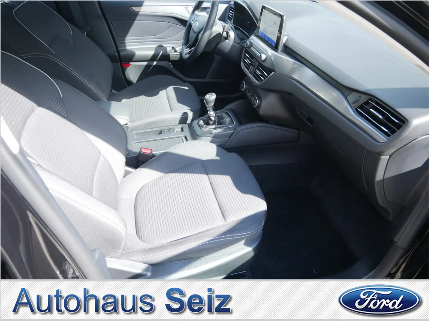 Ford Focus Turnier 1.0 EcoBoost Titanium SHZ NAVI Schwarz - 2