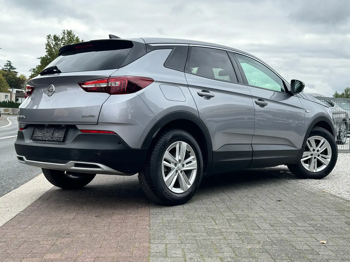 Opel Grandland X Innovation Navi LED Spurhalte+Totwinkel Unfallfrei Grau - 2