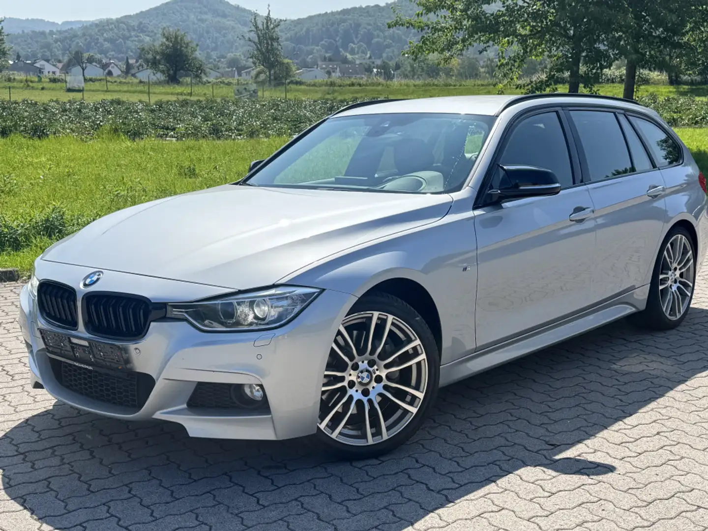 BMW 335 335 i xDrive Touring   Head UP   M-Paket Zilver - 1