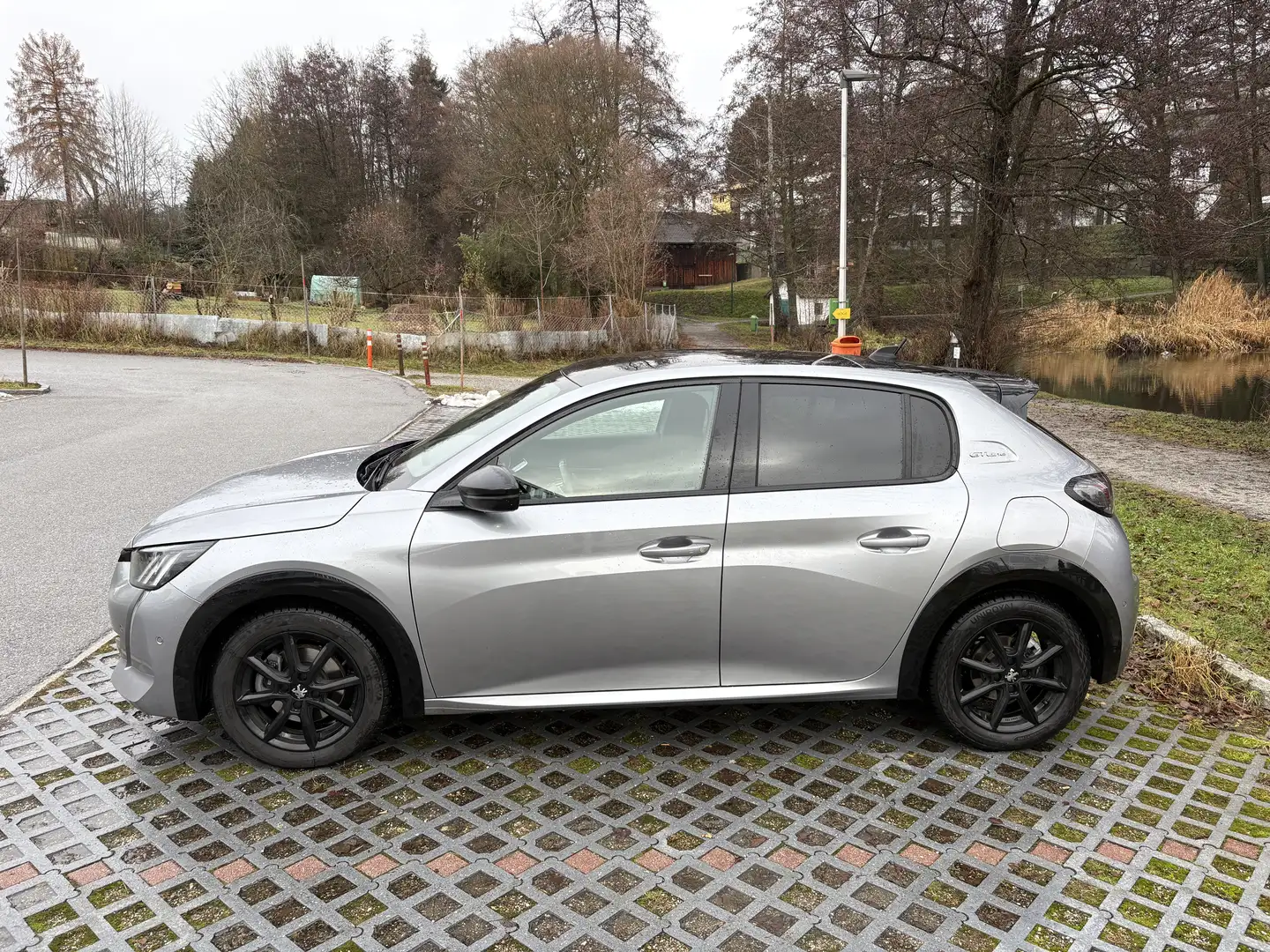Peugeot 208 GT-Line PureTech EAT8 Aut. inkl. Werksgarantie! - 1