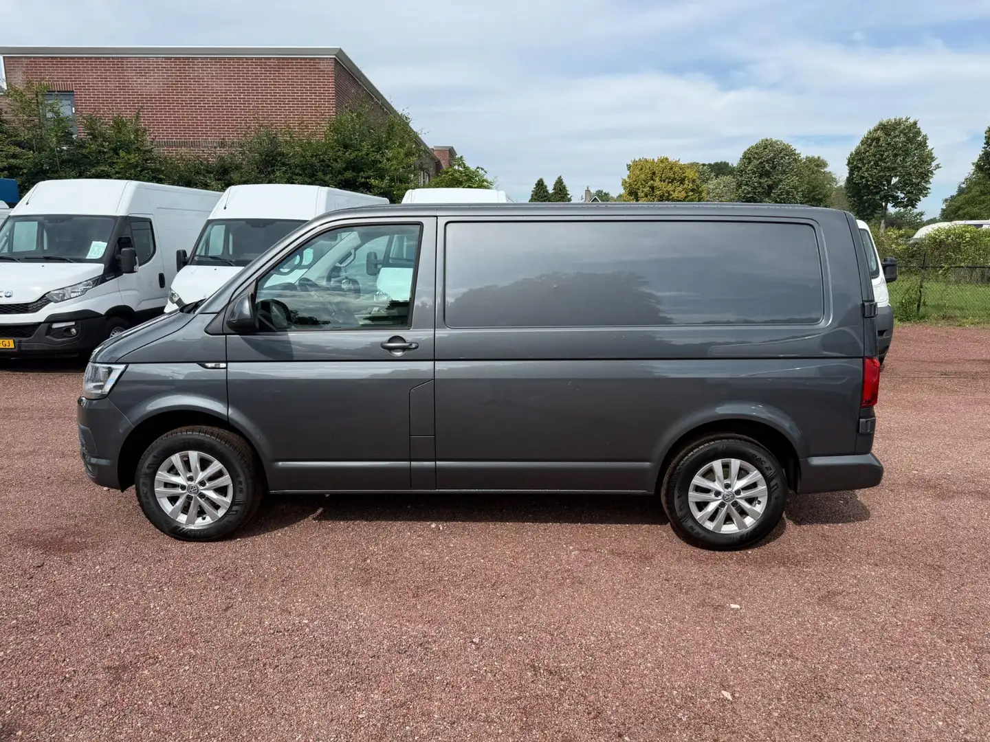 Volkswagen Transporter 2.0 TDI L1H1 Highline / Leer/ Navi / Cruise / Boek Grijs - 2