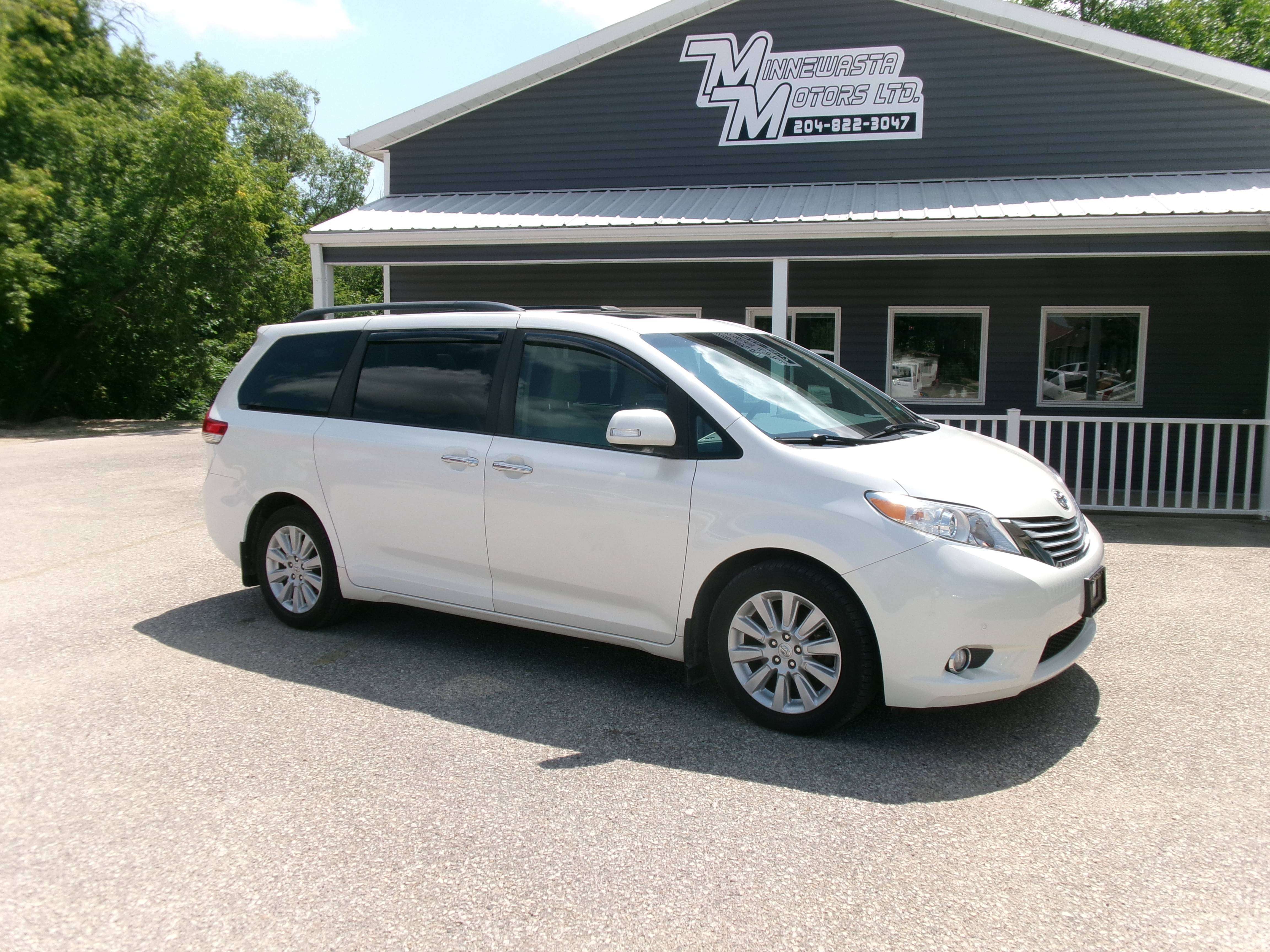 White 2014 Toyota Sienna Minivan Front-Wheel Drive Automatic