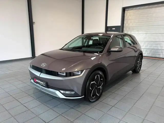 Hyundai Ioniq 5 view 3
