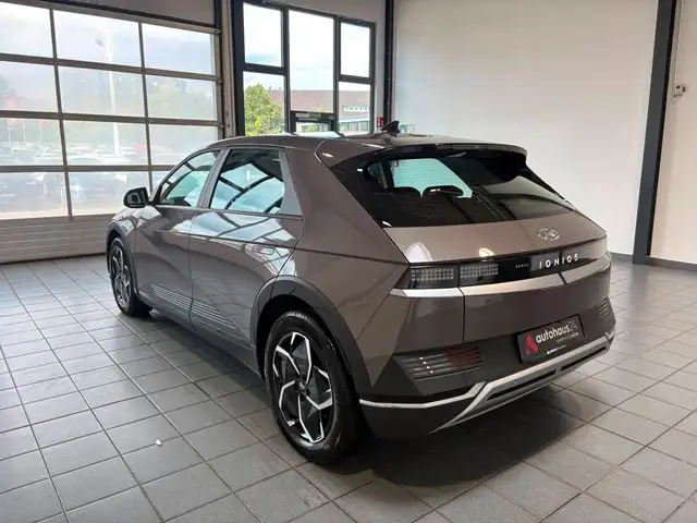 Hyundai Ioniq 5 view 4
