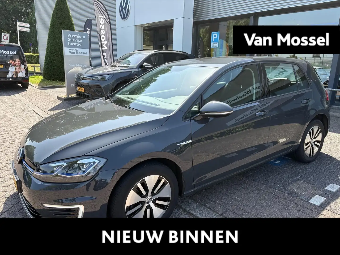 Volkswagen e-Golf E-DITION 136 PK | Automaat | Navigatie | Camera | Grijs - 1