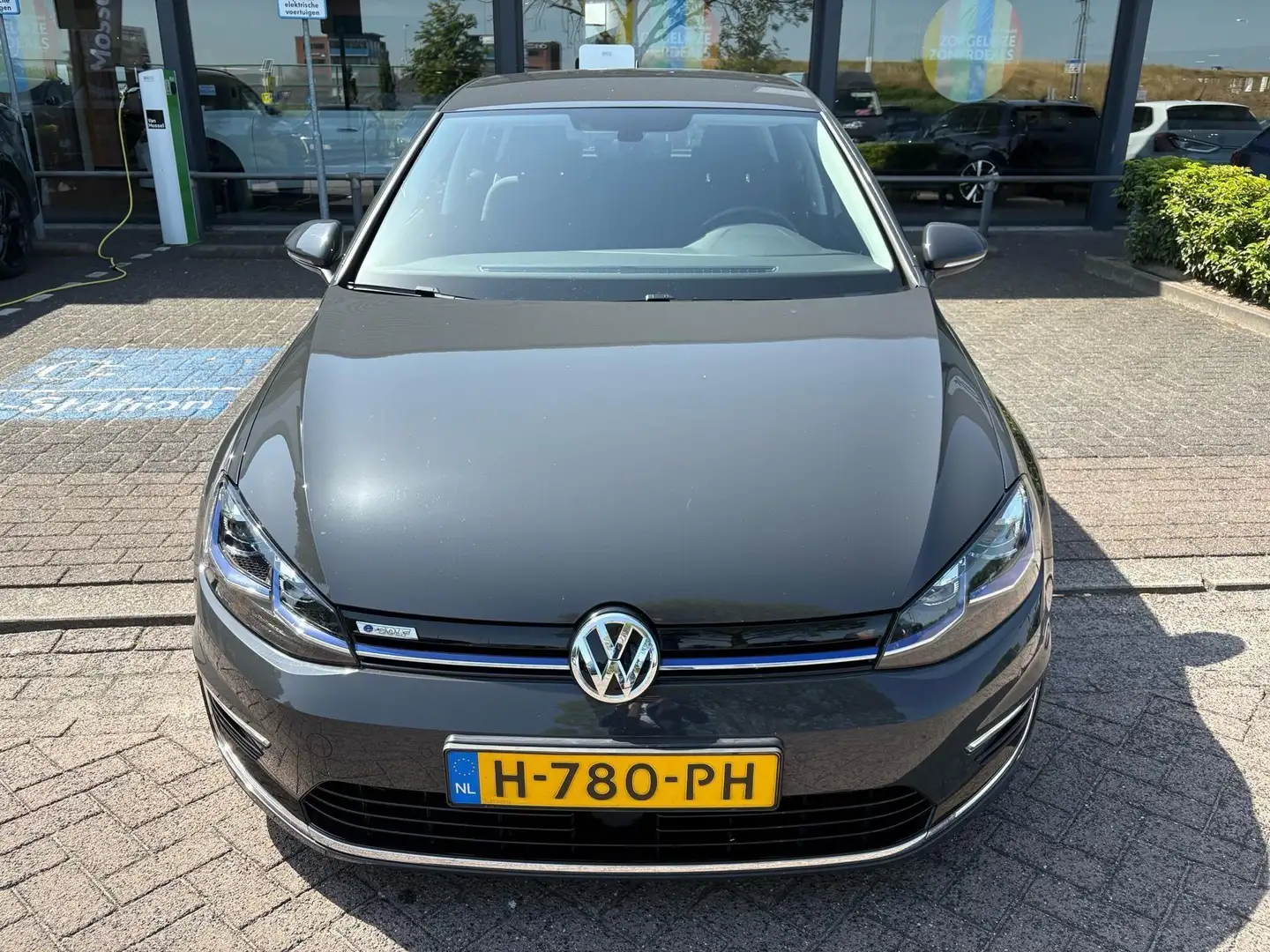 Volkswagen e-Golf E-DITION 136 PK | Automaat | Navigatie | Camera | Grijs - 2