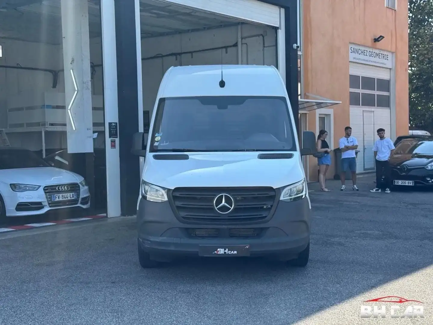 Mercedes-Benz Sprinter Vu FOURGON 2.2 211 CDI 115cv Blanc - 2