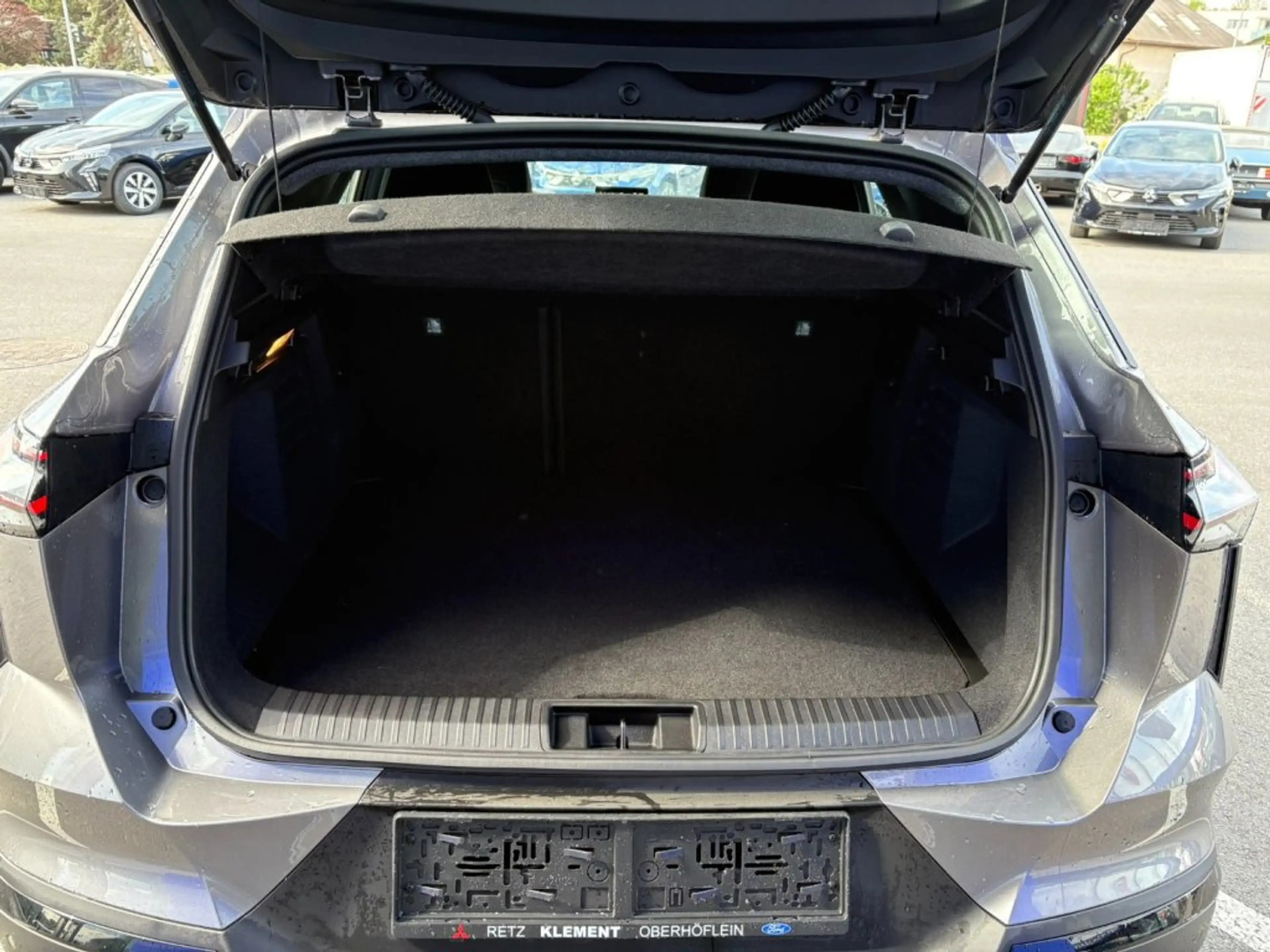 Mitsubishi Grandis 1,8 HEV Invite C AT 26 — photo 5