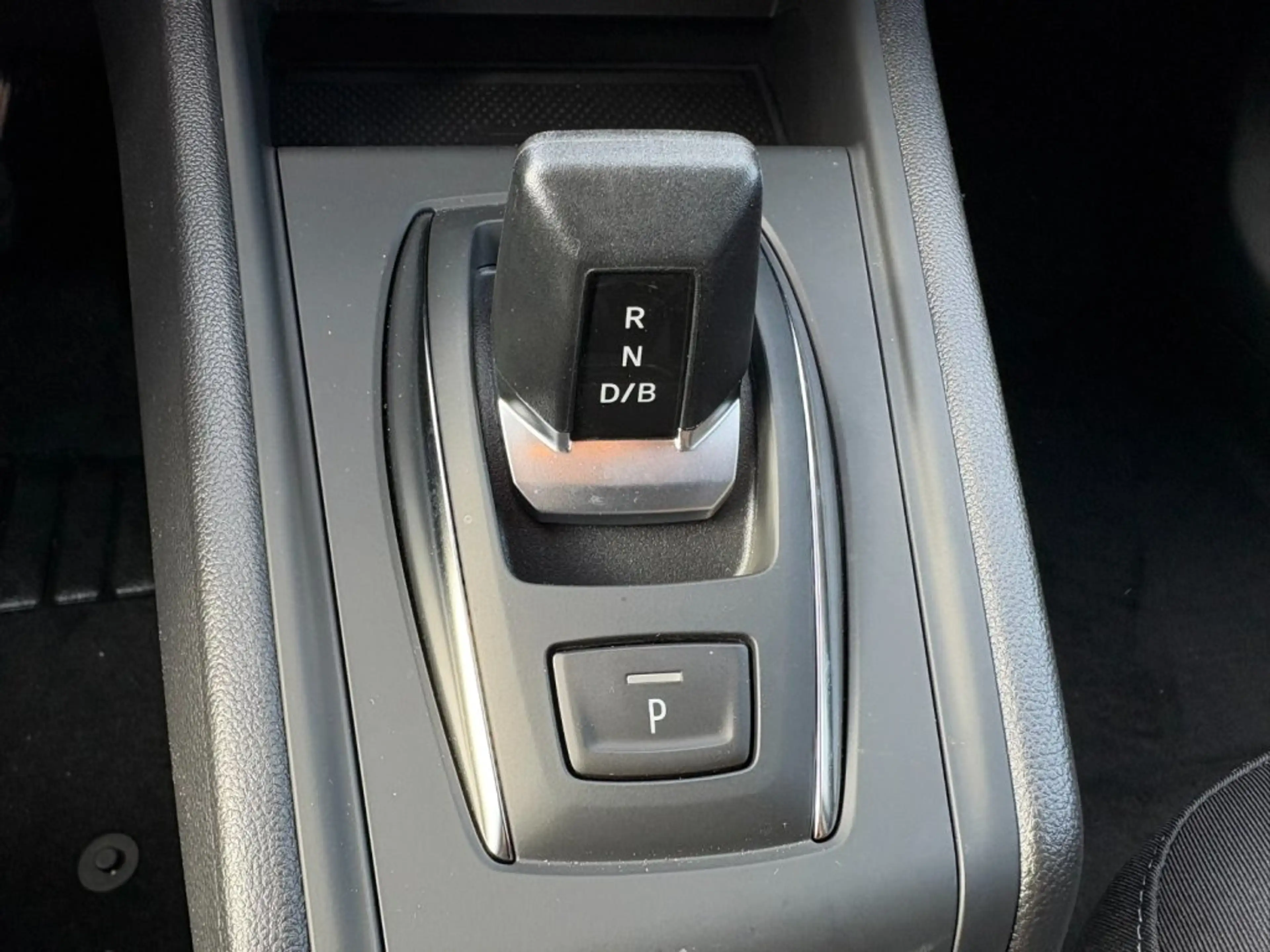 Mitsubishi Grandis 1,8 HEV Invite C AT 26 — photo 9