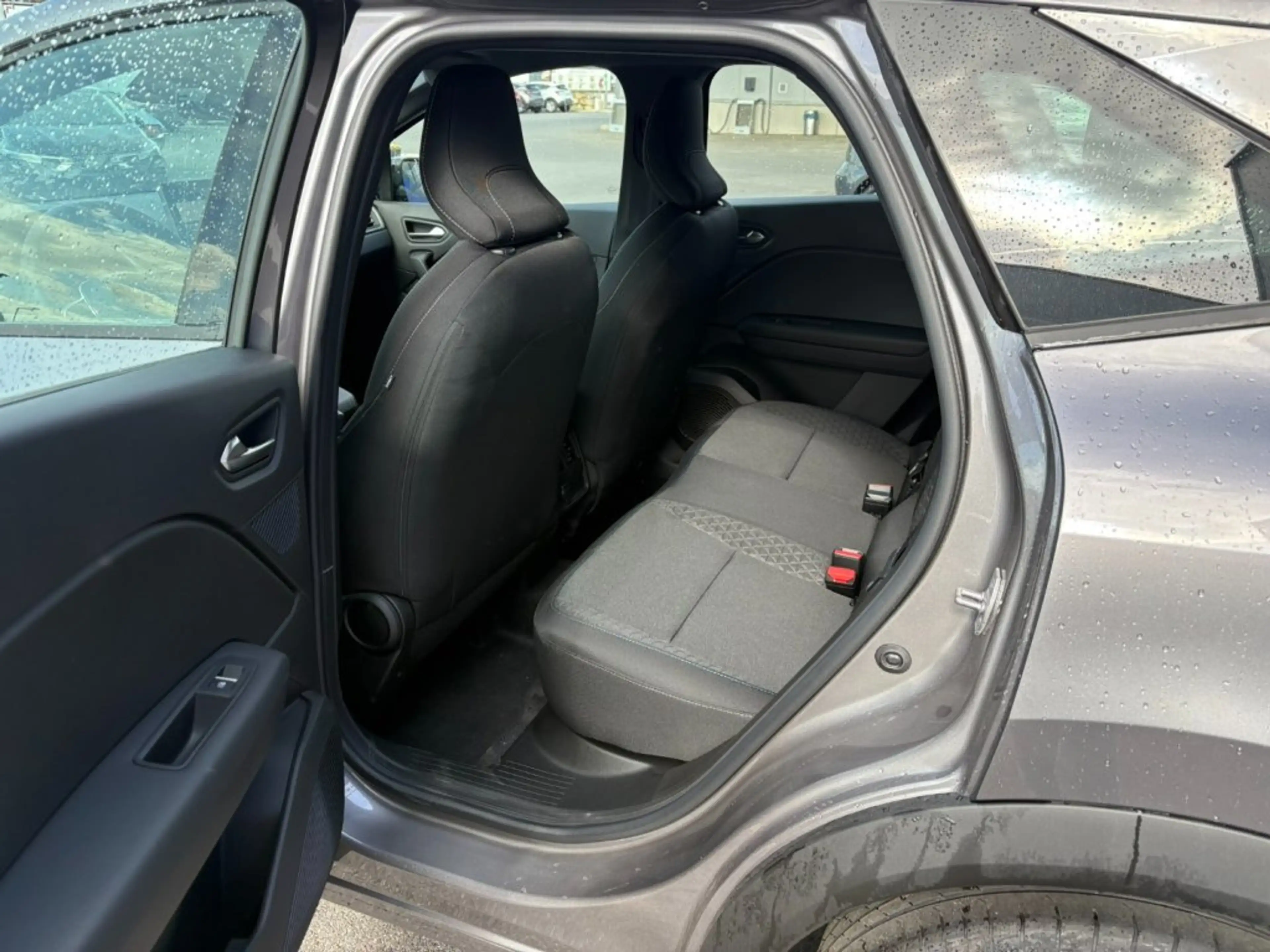 Mitsubishi Grandis 1,8 HEV Invite C AT 26 — photo 6
