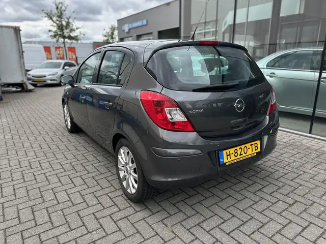 Opel Corsa view 9