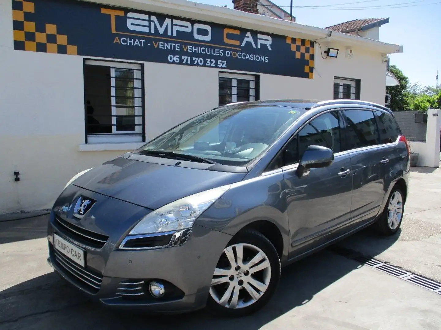 Peugeot 5008 1.6 HDi 112ch FAP BVM6 Allure 7pl Gris - 1