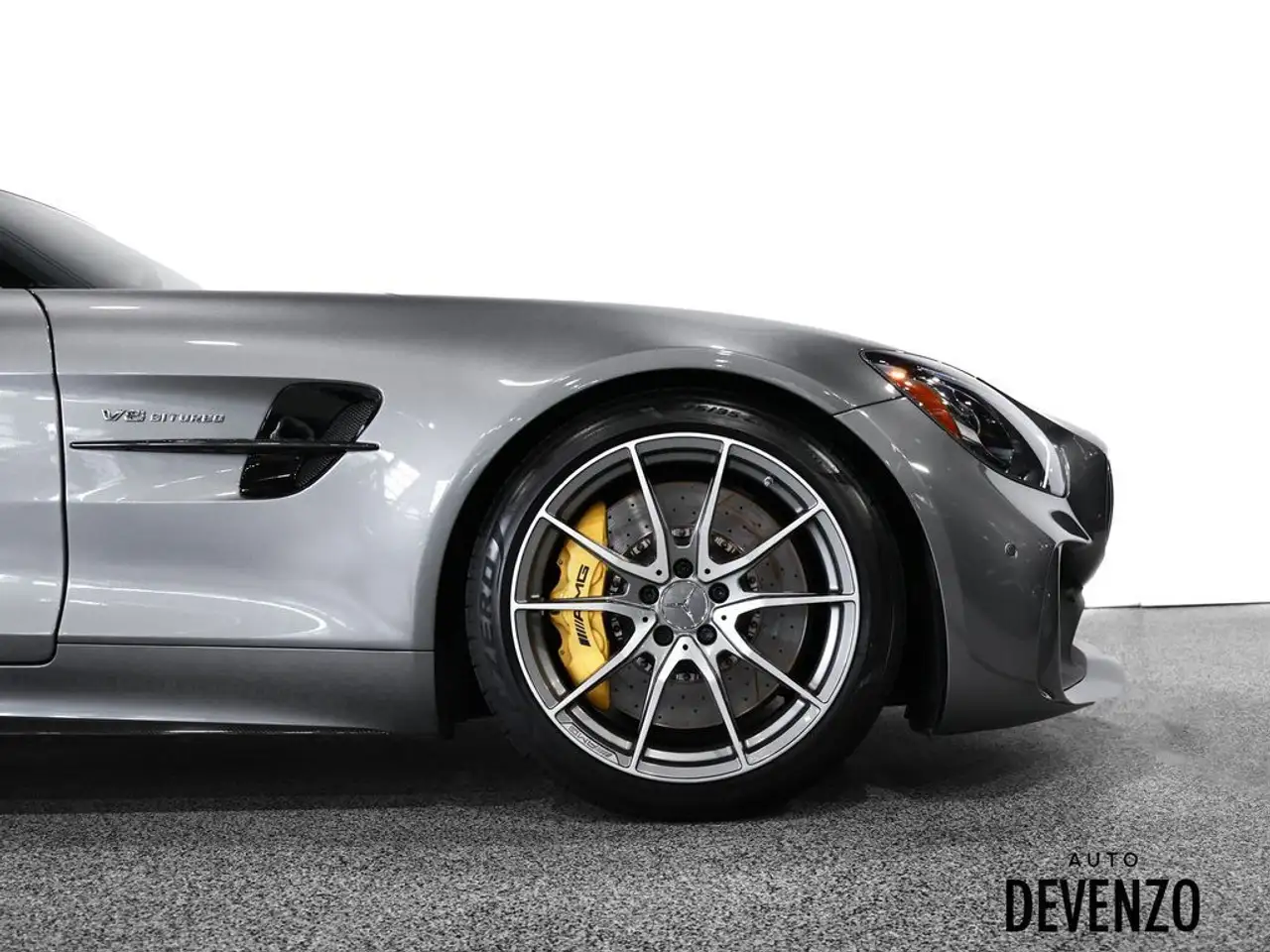 Mercedes-Benz AMG GT снимка Mercedes-Benz AMG GT