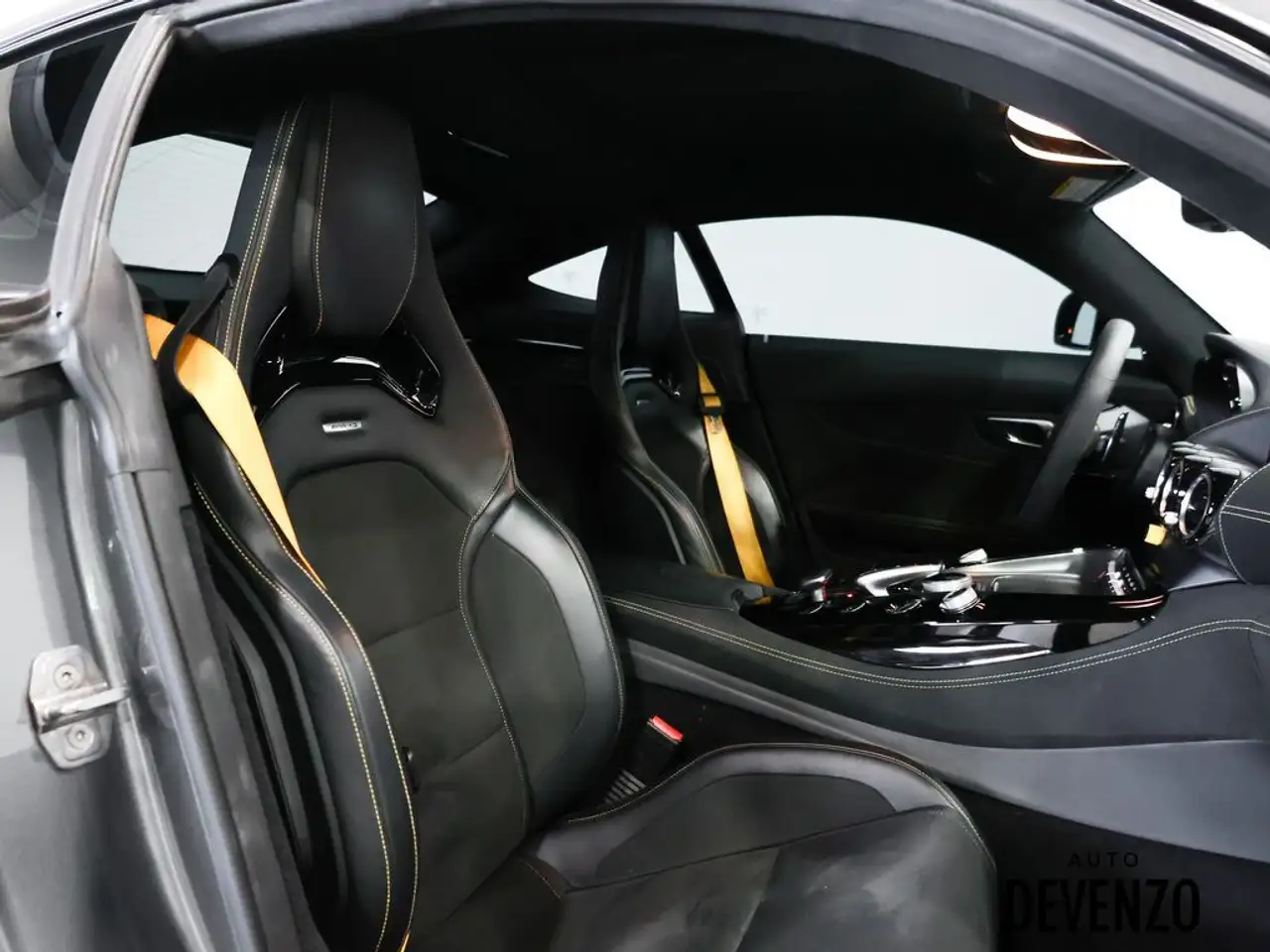 Mercedes-Benz AMG GT снимка Mercedes-Benz AMG GT