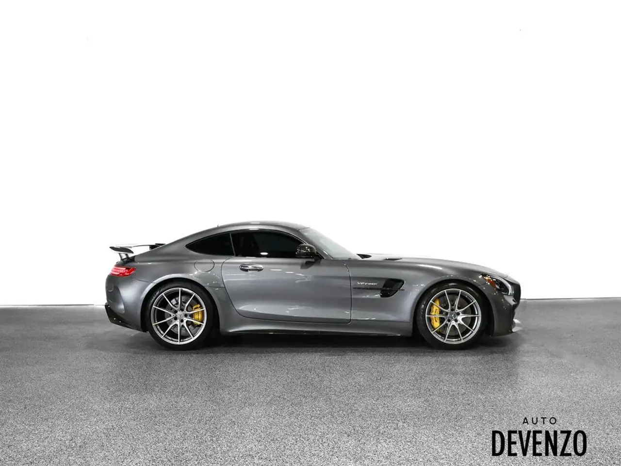 Mercedes-Benz AMG GT снимка Mercedes-Benz AMG GT