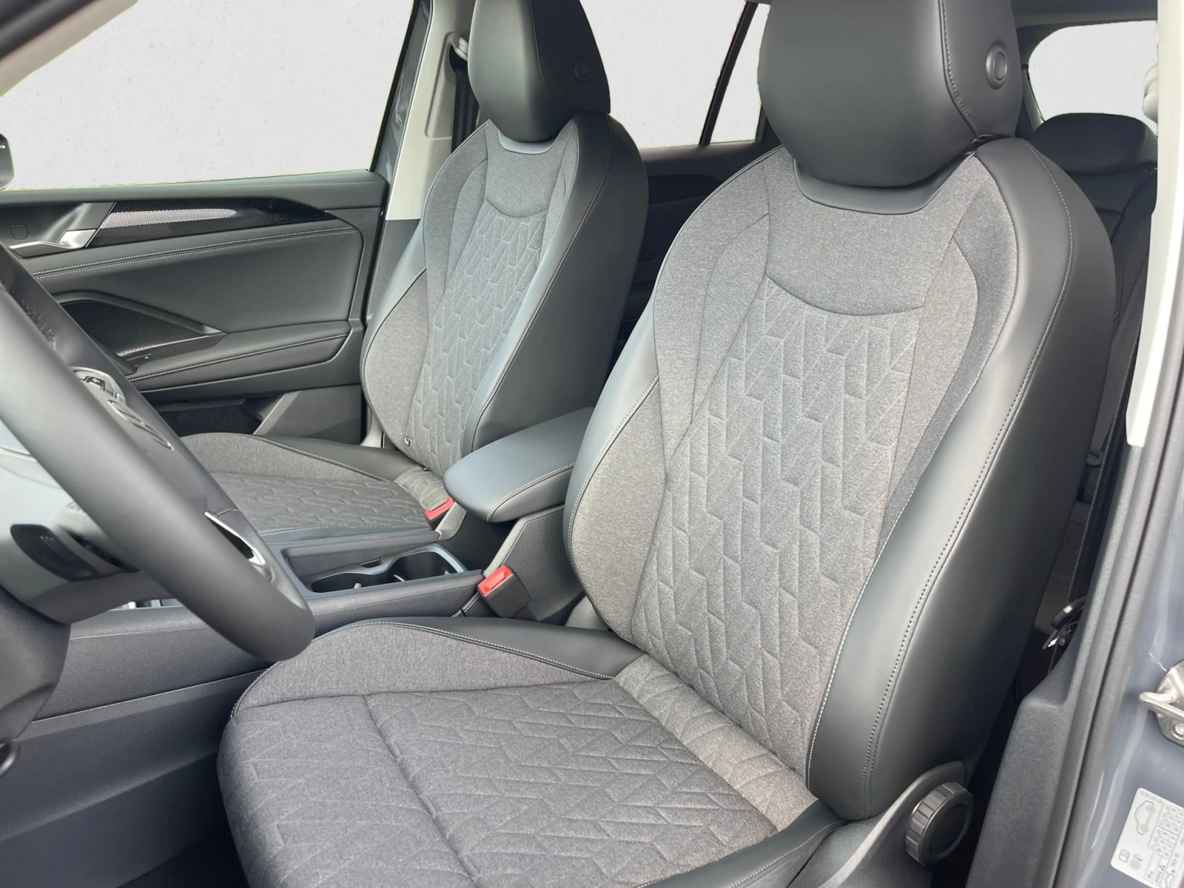 Volkswagen Tiguan Life eTSI DSG|AHK|LED-PLUS|18"|EASY-OPEN — photo 9