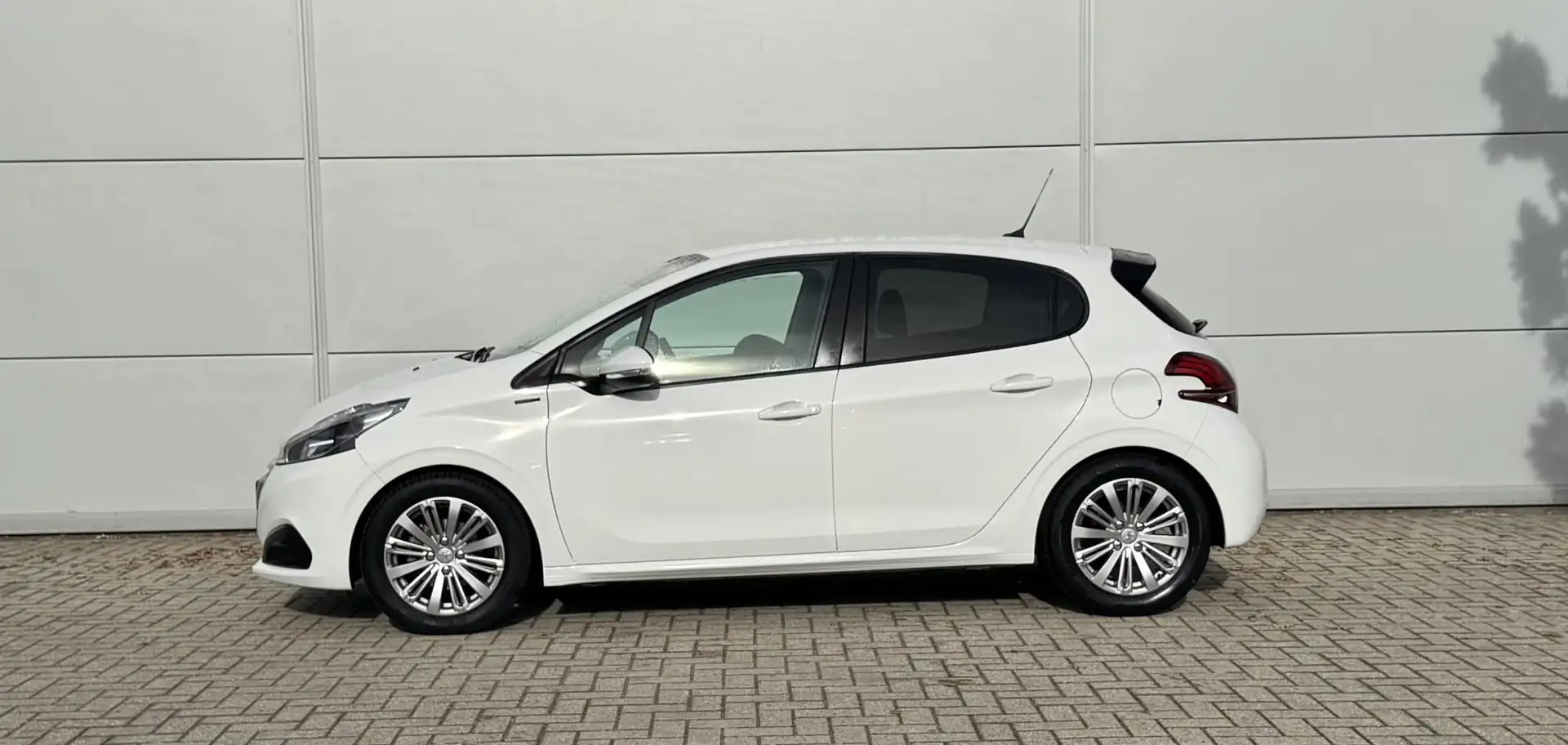 Peugeot 208 1.2 PureTech Signature | Unieke Kilometerstand | P Wit - 2