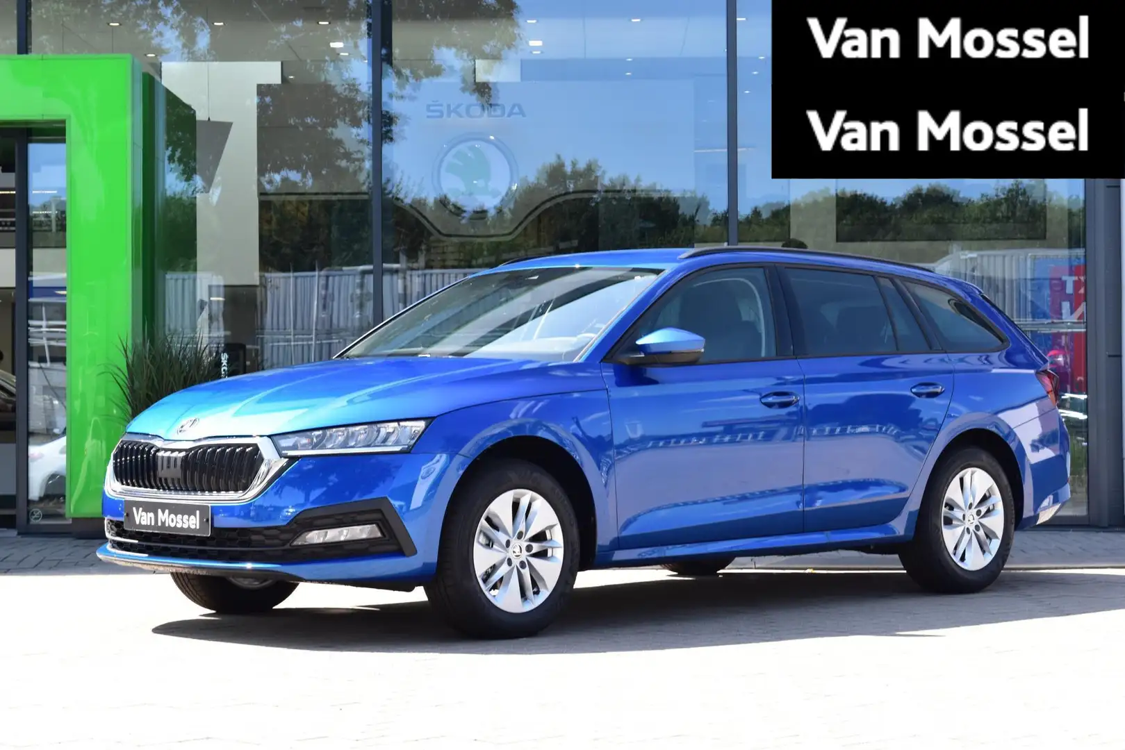 Skoda Octavia Combi 1.0 TSI Business Edition Plus 110 PK | LED K Blauw - 1