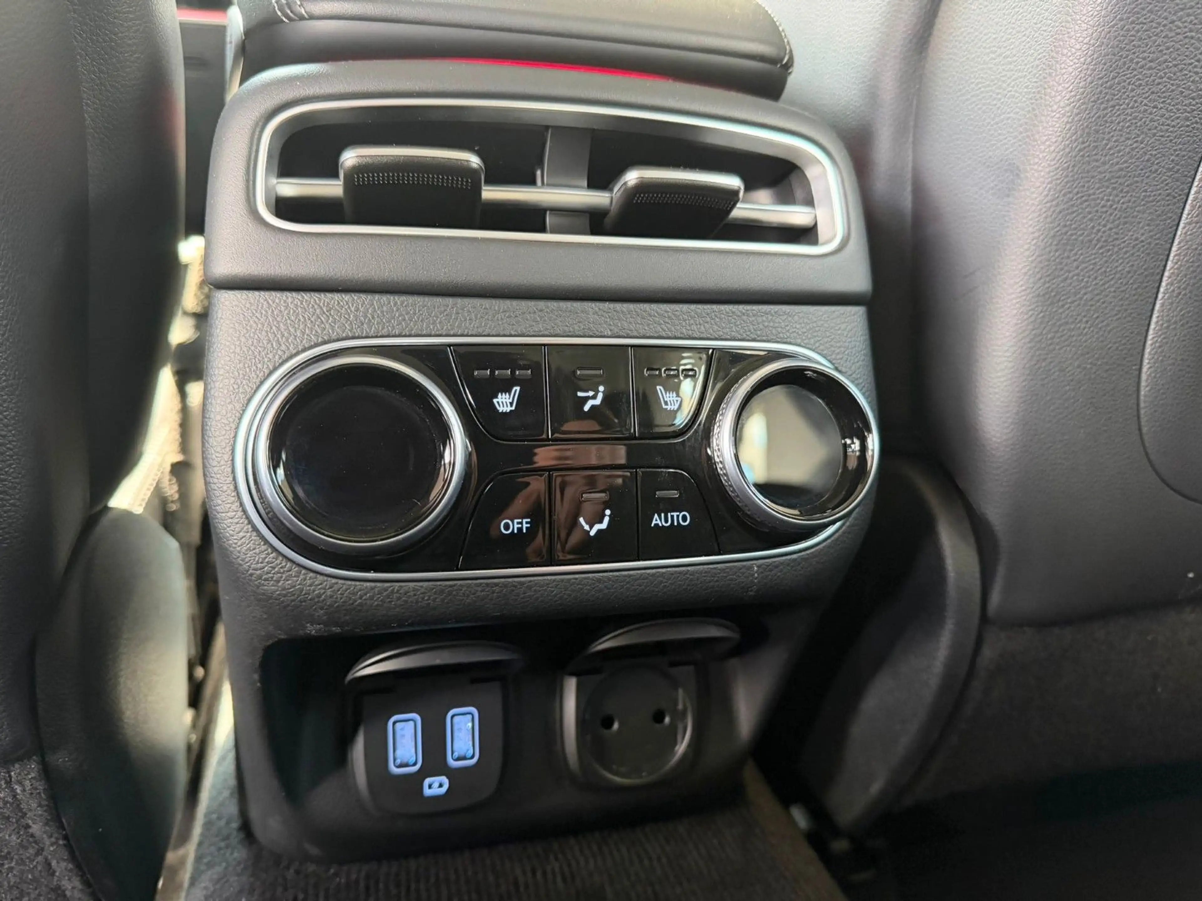 Genesis GV70 2.2 D 8AT AWD Luxury Pano Tech Lexicon Comf — photo 13