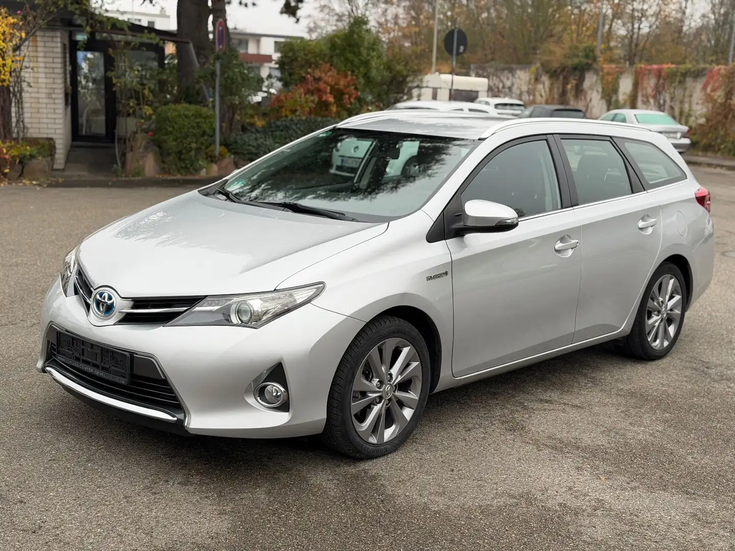 Toyota Auris Touring Sports Hybrid Life+ 1.8 Klima AHK Silber - 1